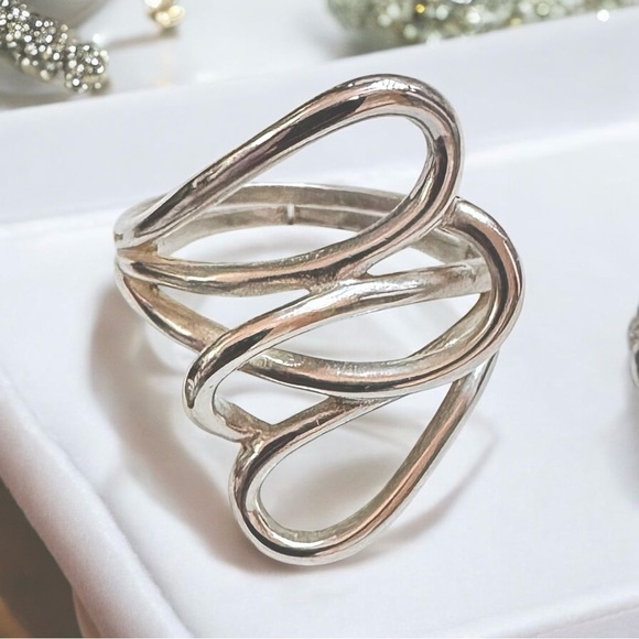 Sterling Silver Interlocked Hearts Bypass Ring (7)